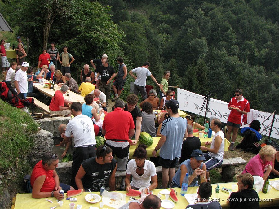 festaBeita 118.jpg - Fa caldo...ecco l'anguria pomeridiana!